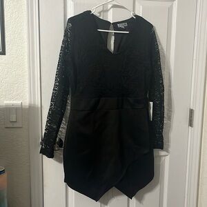 Women’s skirt romper with lace sleeves